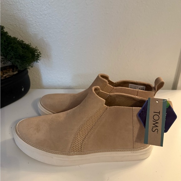 Toms Beige Suede Slip-On Shoes - Picture 3 of 5
